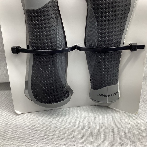 SCHWINN ERGONOMIC SW75823A BIKE GRIPS SLIP RESISTANT SOFT TOUCH BLACK / GRAY NWT - Picture 6 of 9